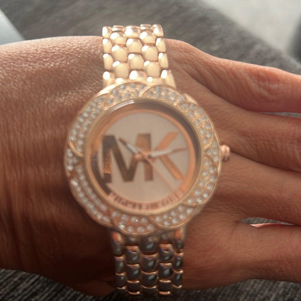Rose gold Michael Kors watch just needs battery